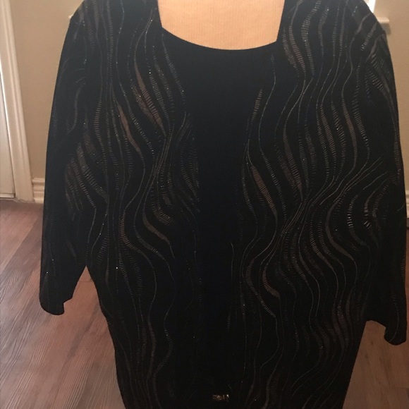 Beautiful classy women’s Jacket with inner tank 🌹 - Picture 3 of 6